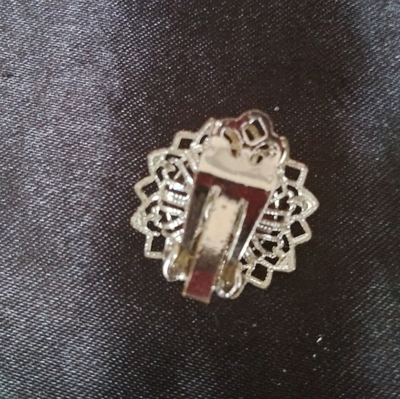 Silver clipon clip on circle flower border earring - Picture 5 of 9